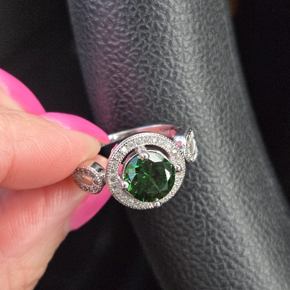 S925 Silver Ring with Green Gemstone Women's Size 6 - Picture 2 of 8